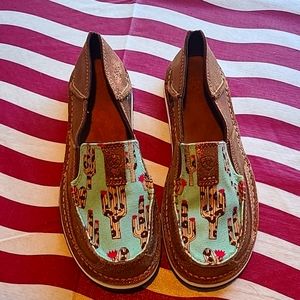 Womens sz 8 Ariat cactus slip on shoes